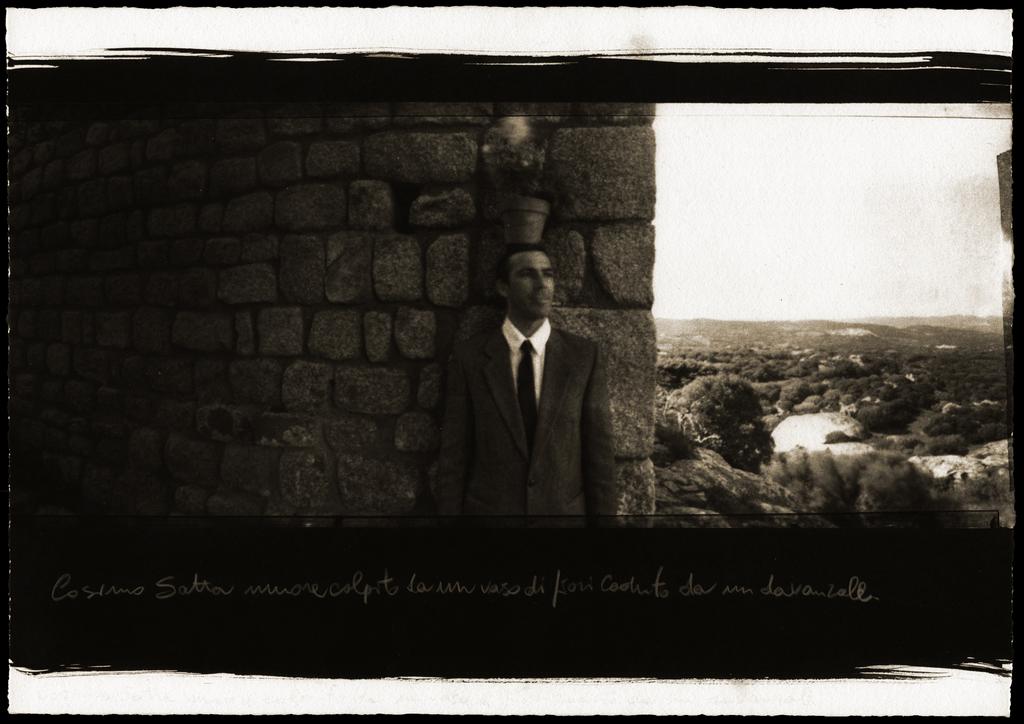 Cosimo Satta dies hit by a flower pot falling from a window.