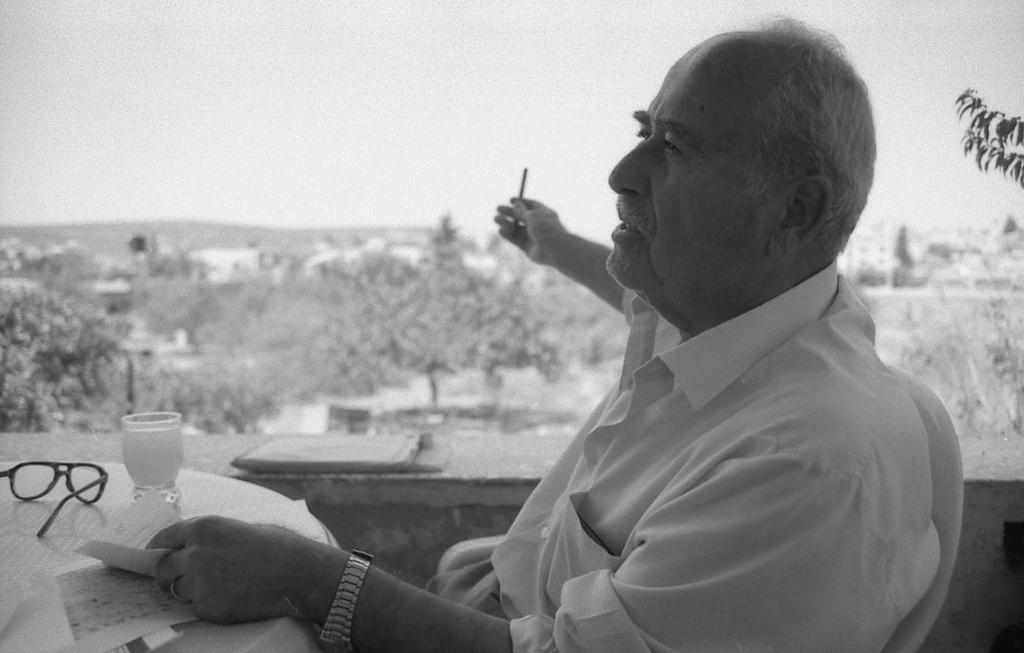 Man writing Zababdeh´s history and ethnography