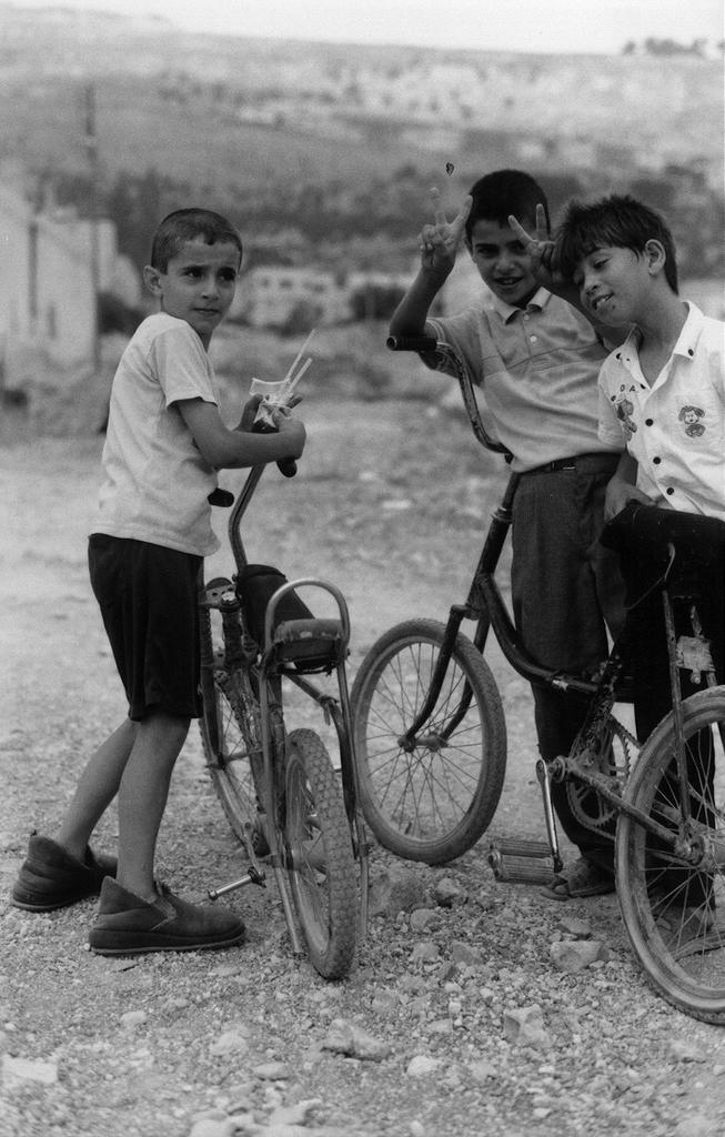 Boys in Askar